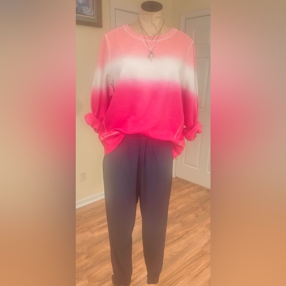 *SOLD*Tommy Bahama Tobago Ombré Pink Sweatshirt - Picture 2 of 13